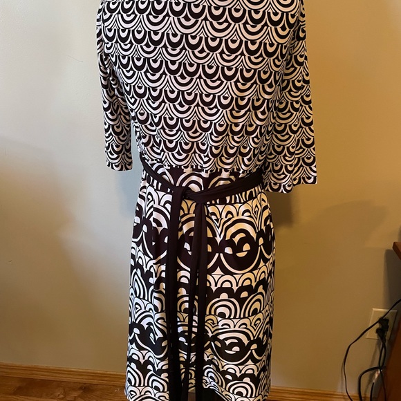 Black and white dress with 3/4 sleeve size 10 - Picture 2 of 3